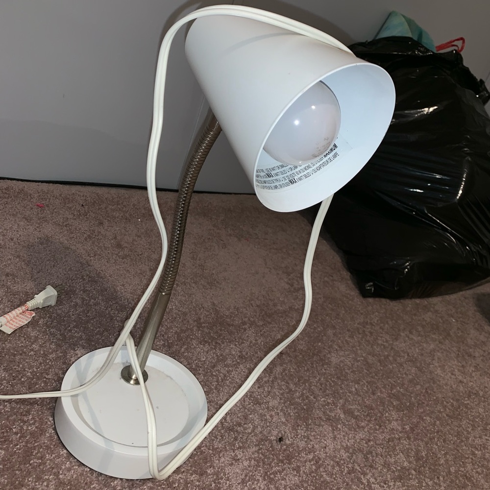Desk lamp
